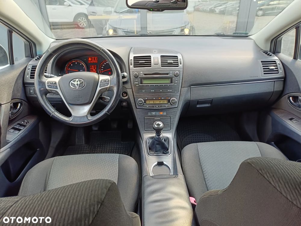 Toyota Avensis - 13