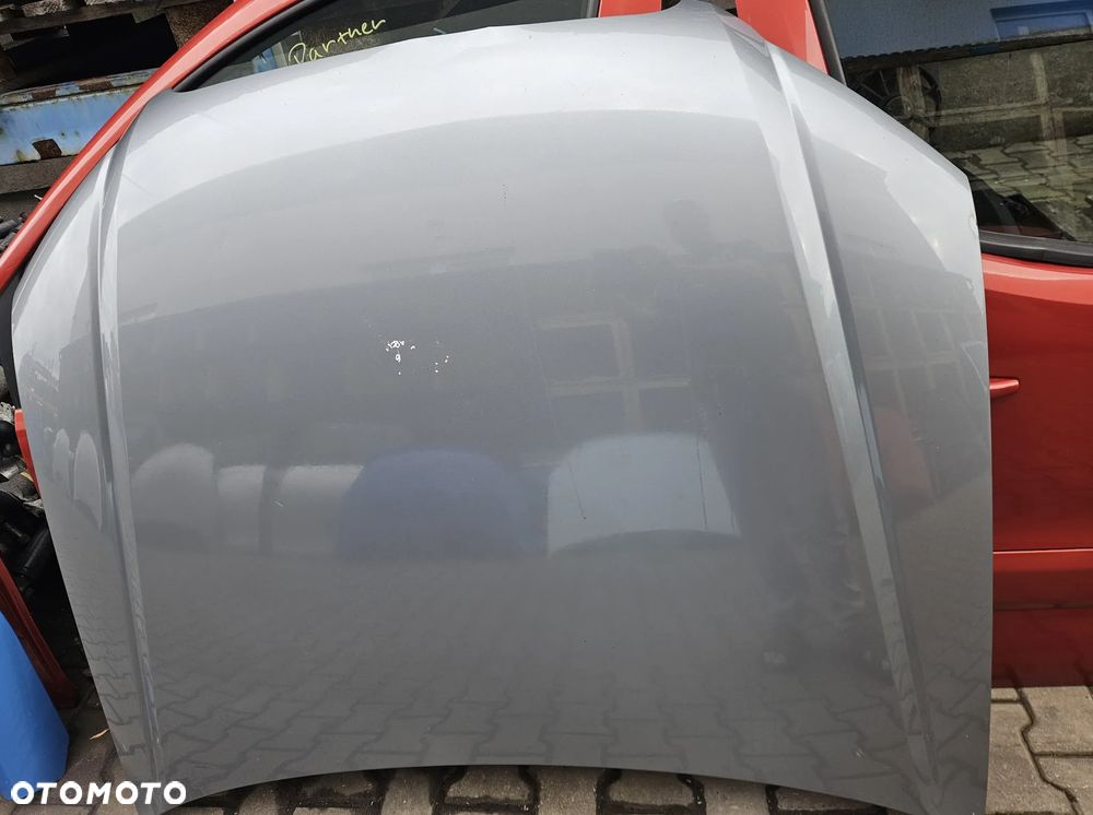 Audi A4 B7 maska - 1