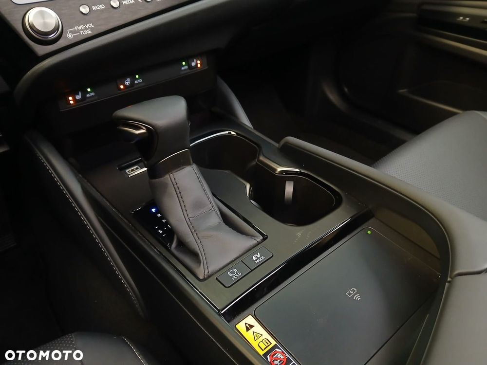 Lexus ES 300h Business Edition - 25