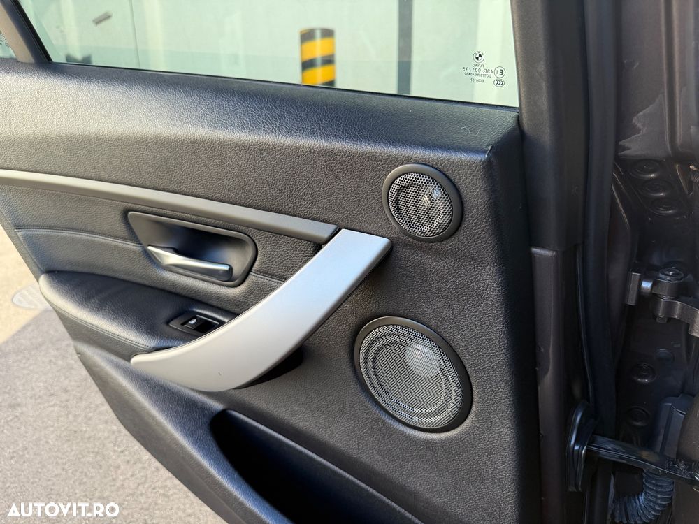 BMW Seria 3 320d Touring Aut. Efficient Dynamics Edition - 19