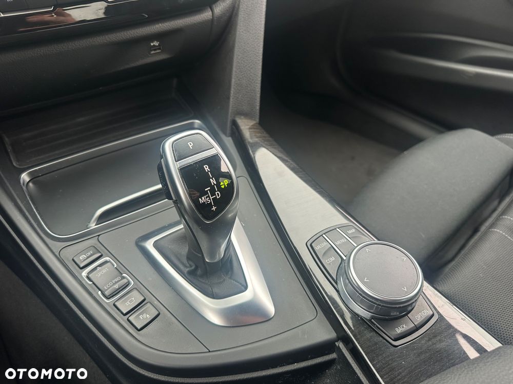 BMW Seria 3 320d Luxury Line - 25