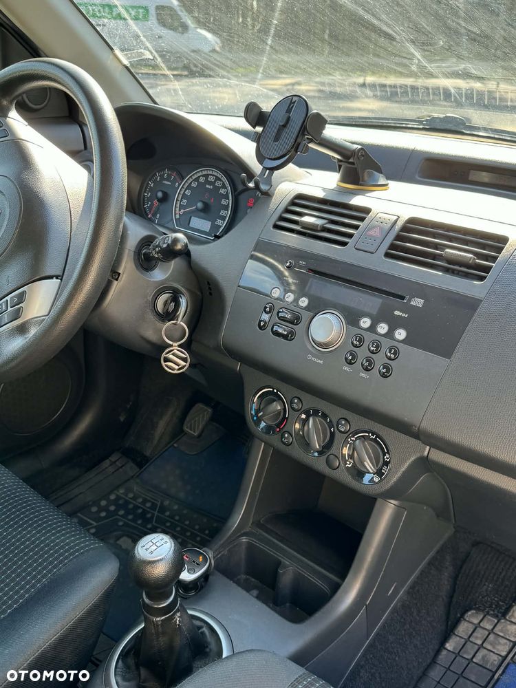 Suzuki Swift - 11