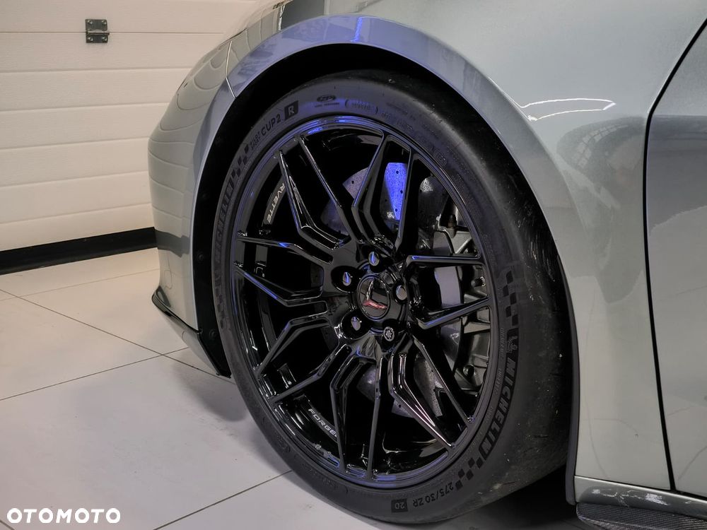 Chevrolet Corvette - 10