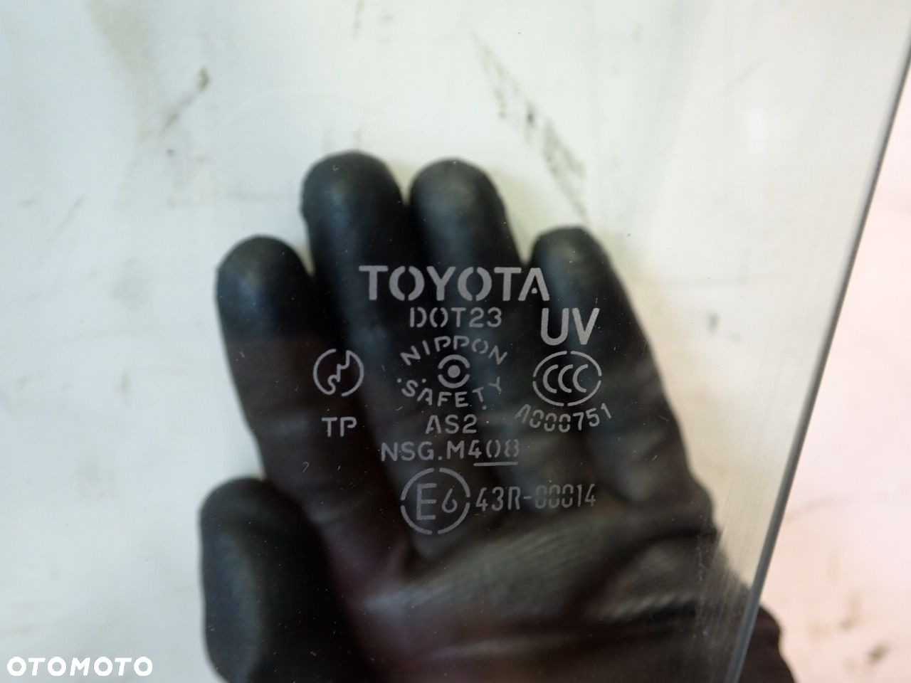 SZYBA BOCZNA LEWA PRZEDNIA DRZWI TOYOTA RAV4 II LIFT - 2