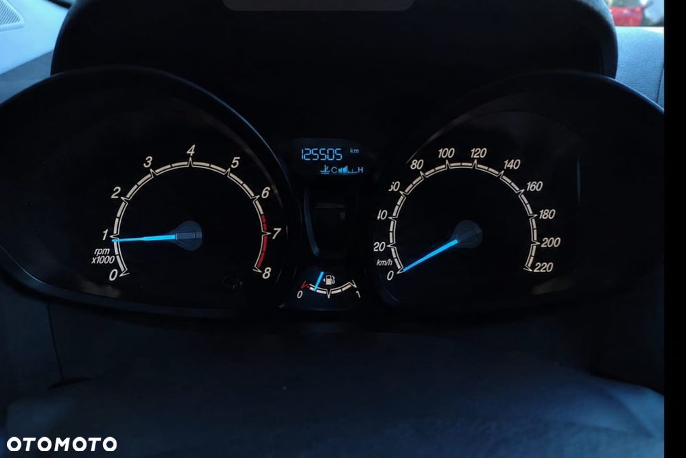 Ford Transit Courier - 13