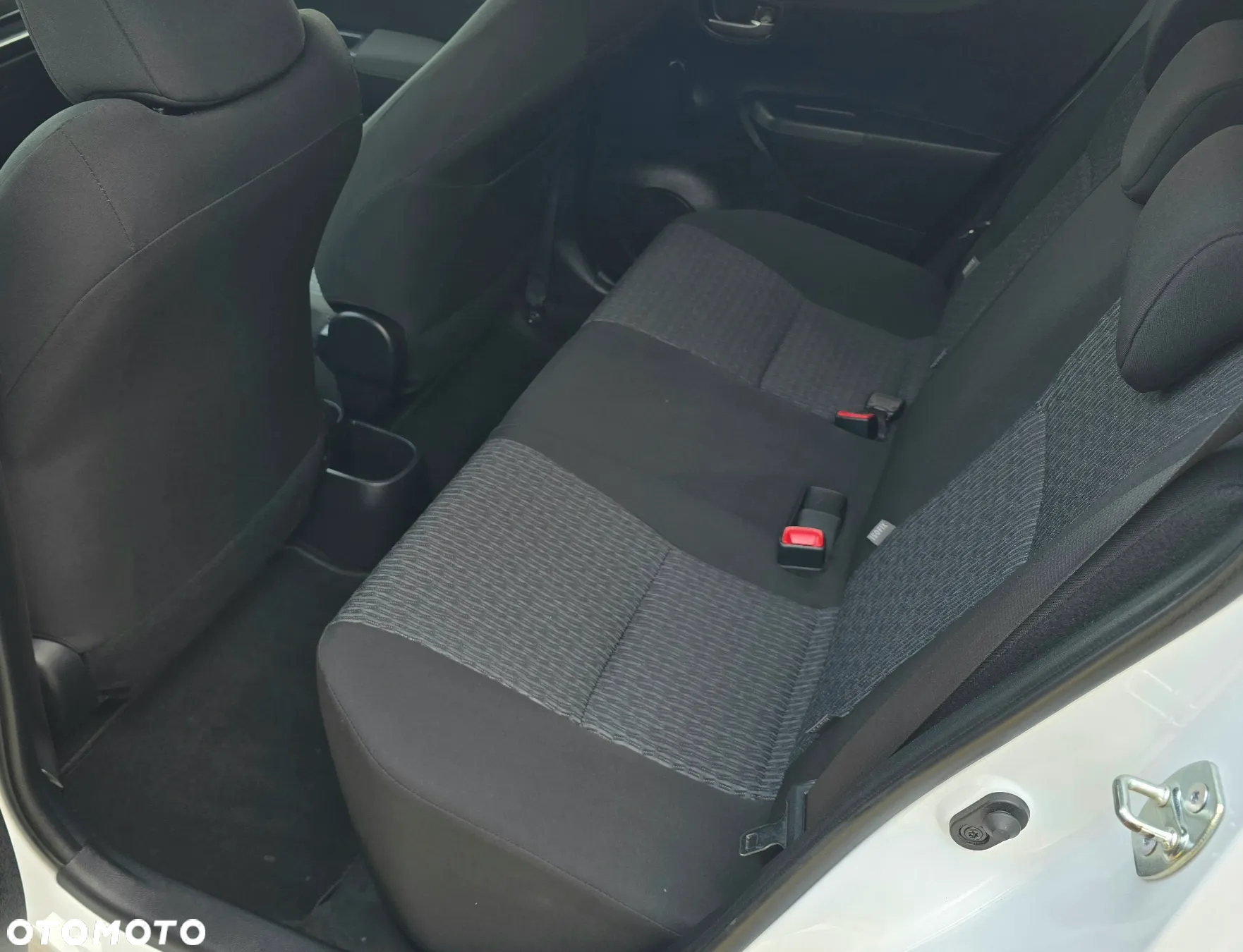 Toyota Yaris - 24