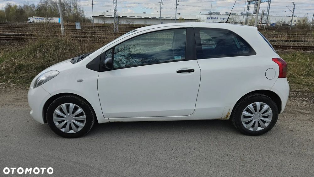 Toyota Yaris 1.3 Terra - 4