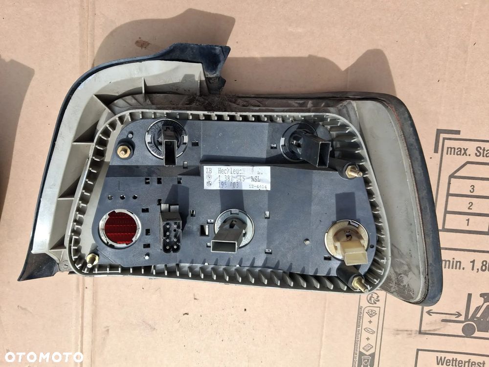 Lampa tył BMW E36  sedan  PRAWA  1387045   1387046  OE - 2