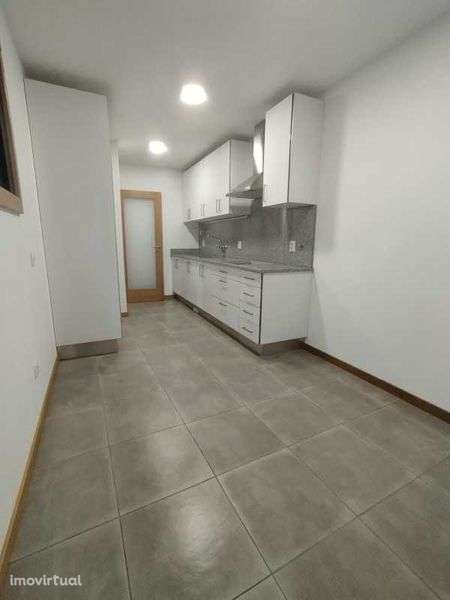 Moradia T2+1 totalmente reconstruída | 130m² | Garagem e duas entradas - Grande imagem: 4/8