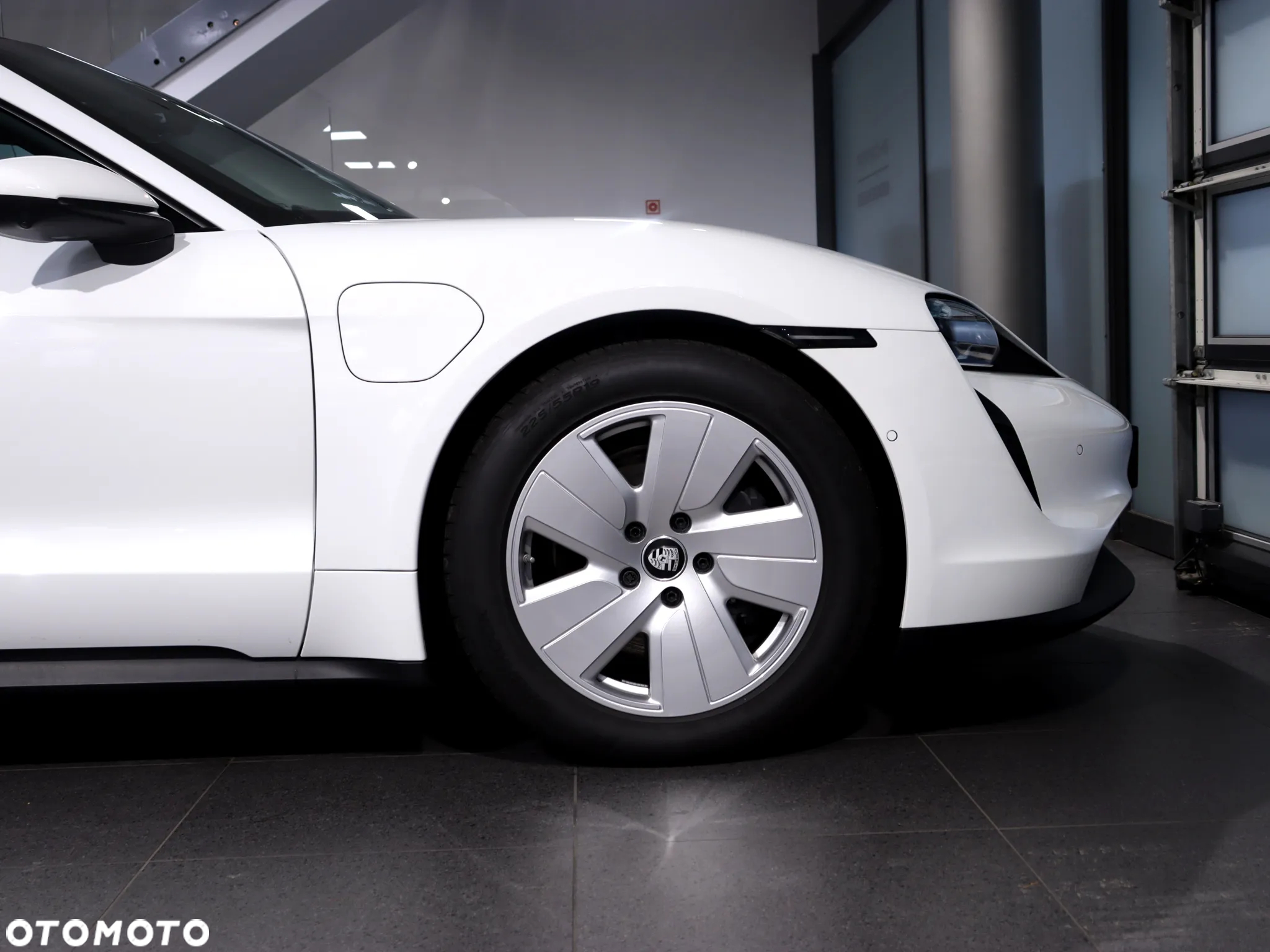 Porsche Taycan Performance Plus - 14