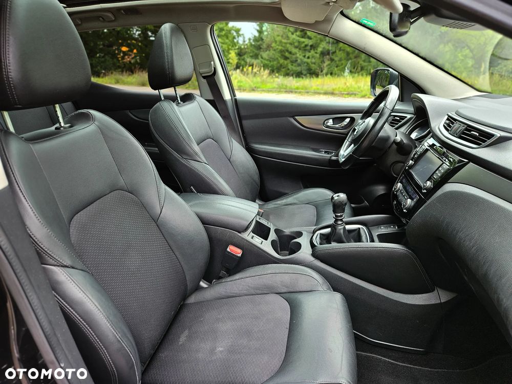 Nissan Qashqai 1.6 DCi 4x4 Tekna - 26