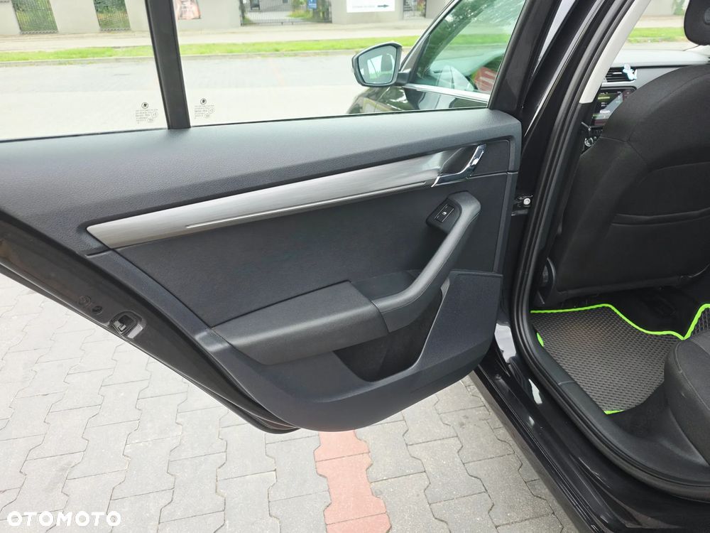 Skoda Octavia 2.0 TDI Style DSG - 28