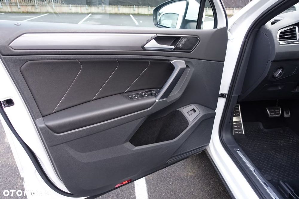 Volkswagen Tiguan 2.0 TDI SCR 4MotION DSG R-Line - 26