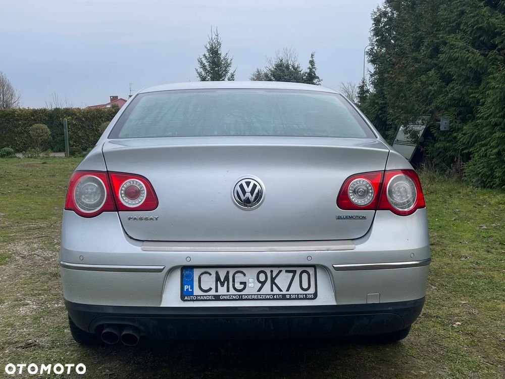 Volkswagen Passat 2.0 TDI DPF BlueMotion Technology Trendline - 4