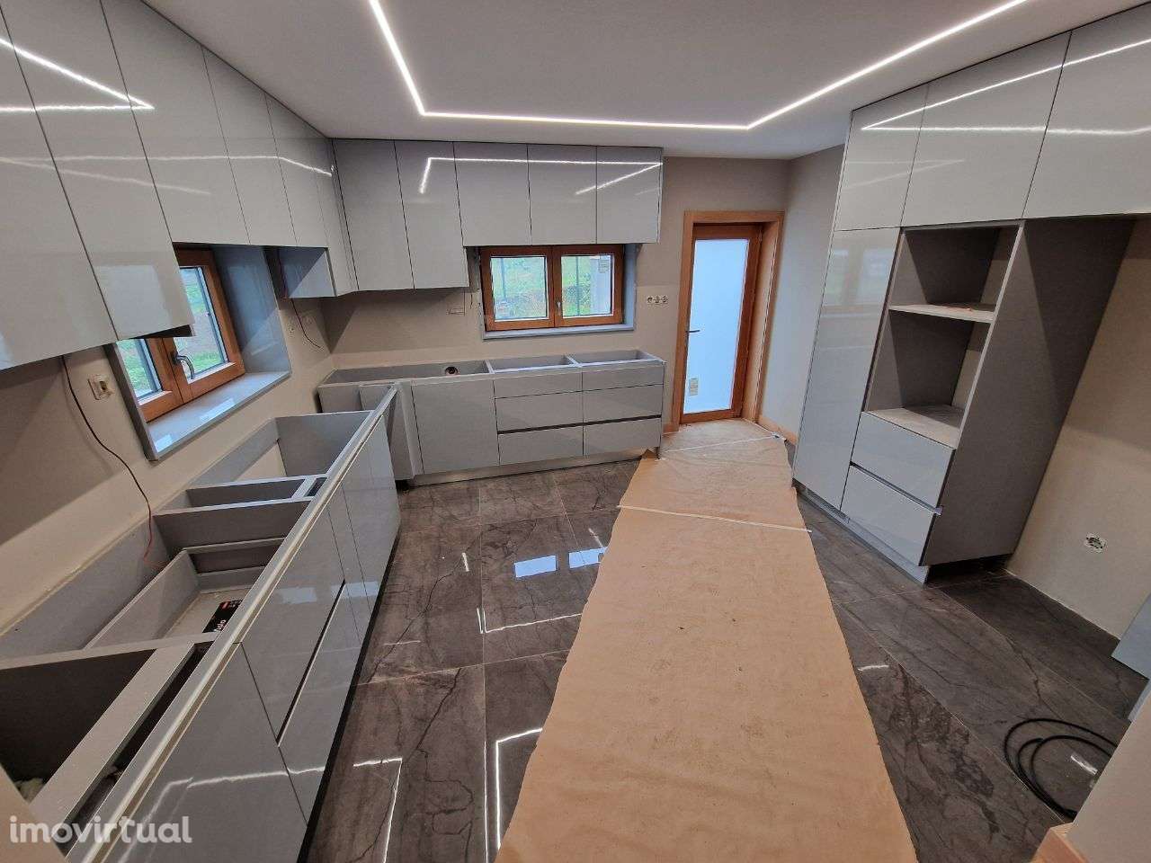 FANTÁSTICO oportunidade de Negócio - MORADIA V4 com Quatro suites - Grande imagem: 3/34