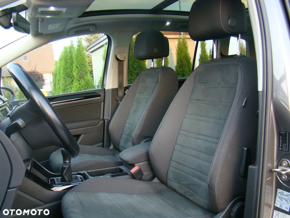 Volkswagen Touran 2.0 TDI SCR Highline - 23