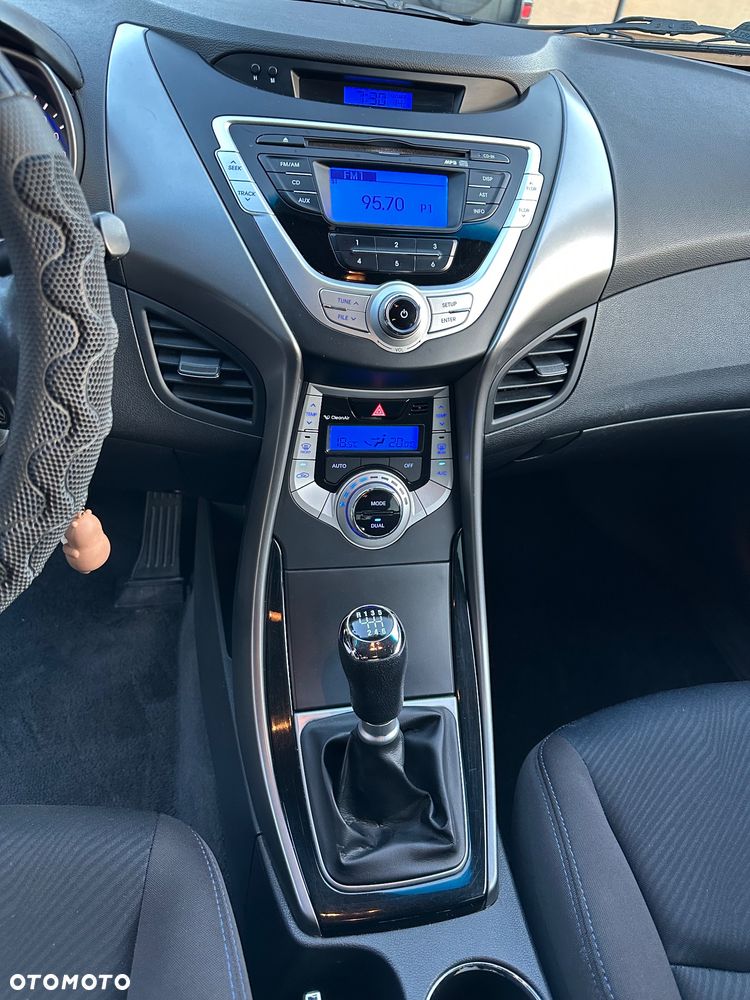 Hyundai Elantra 1.6 Comfort - 35