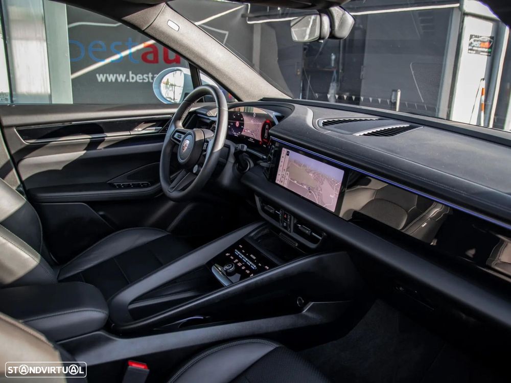 Porsche Macan Electric - 37