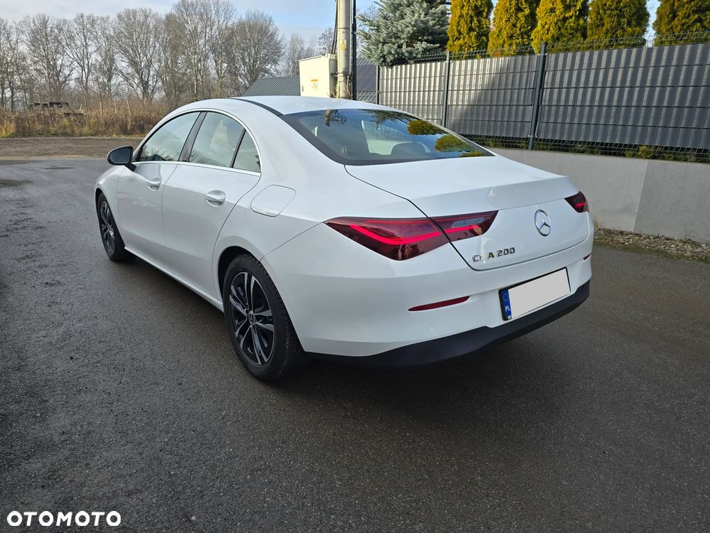 Mercedes-Benz CLA 200 7G-DCT - 4