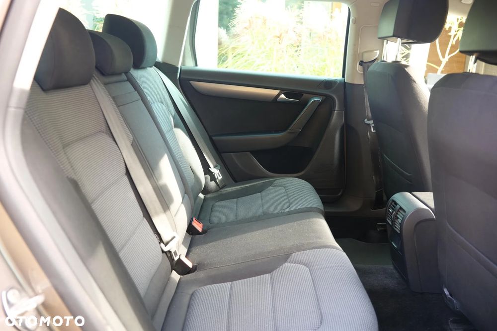 Volkswagen Passat 2.0 TDI BlueMotion Technology Comfortline - 9