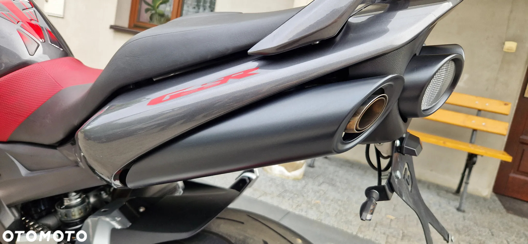 Suzuki GSR - 18