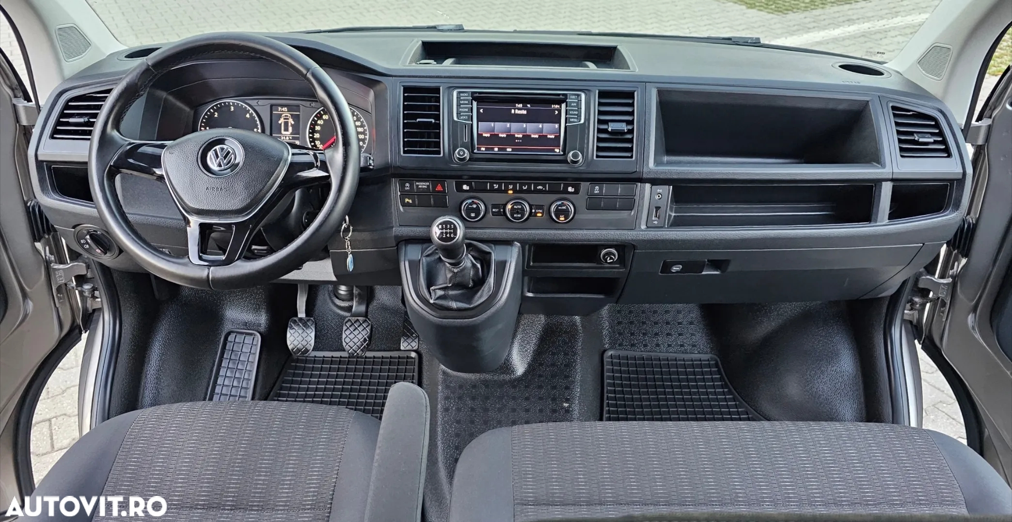 Volkswagen Caravelle - 5
