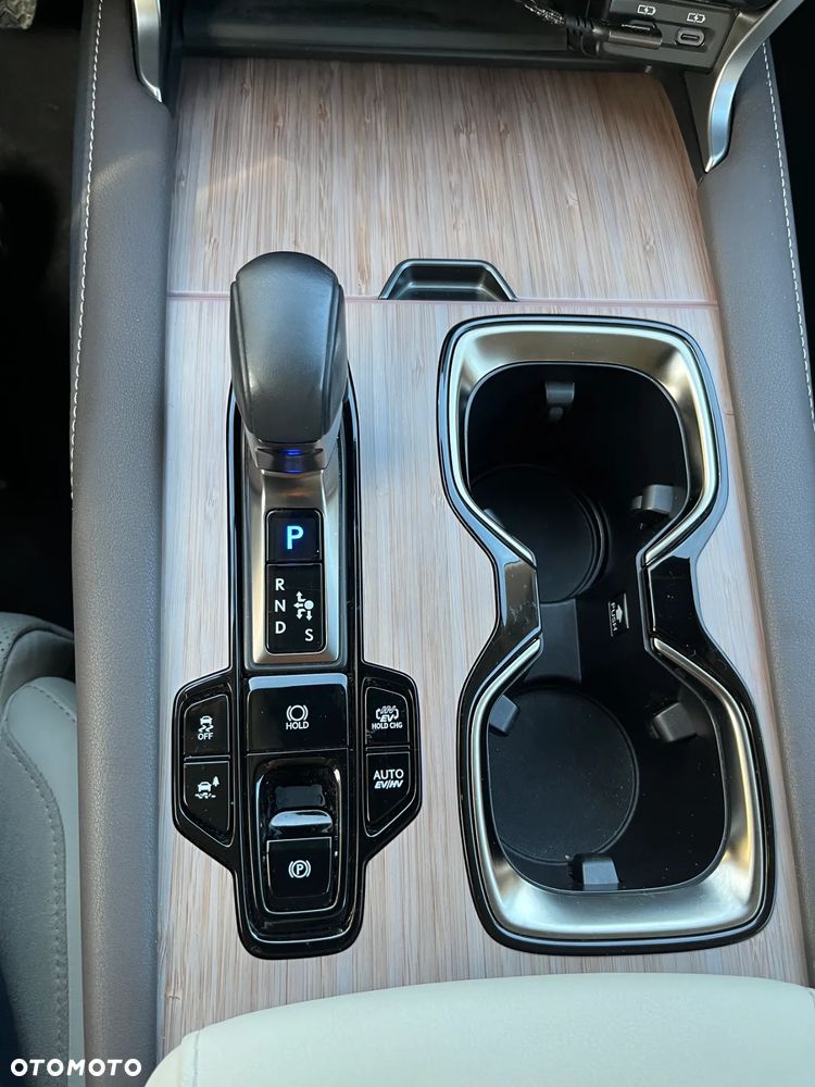 Lexus RX 450h+ Omotenashi - 12