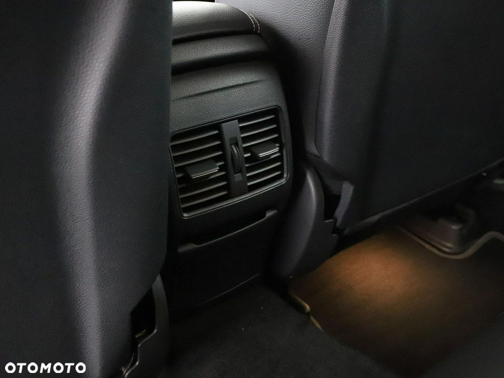 Mercedes-Benz GLA 200 7G-DCT Style - 36