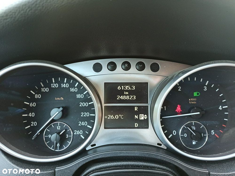 Mercedes-Benz ML - 13