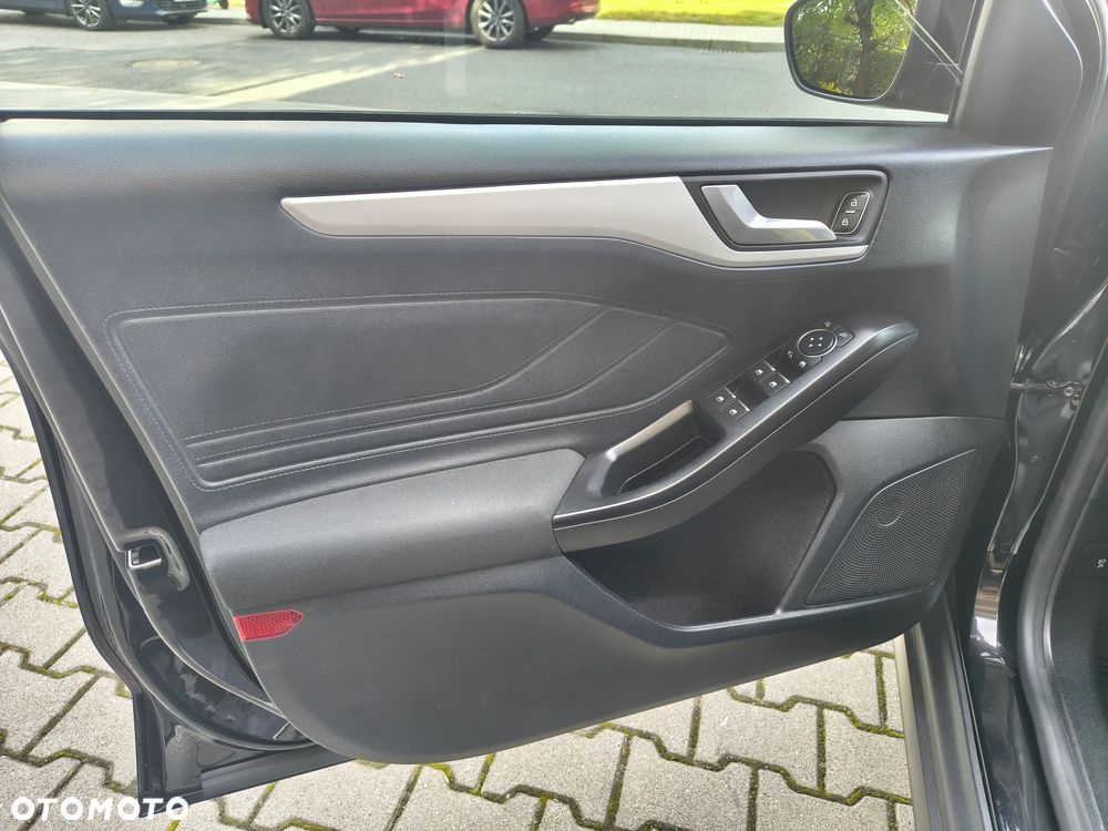Ford Focus 1.0 EcoBoost mHEV Connected - 10