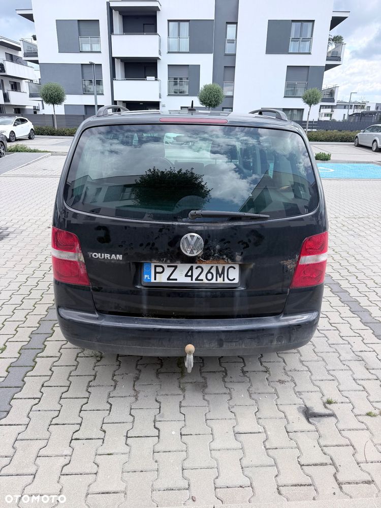 Volkswagen Touran 1.6 FSI Basis Tiptr - 4