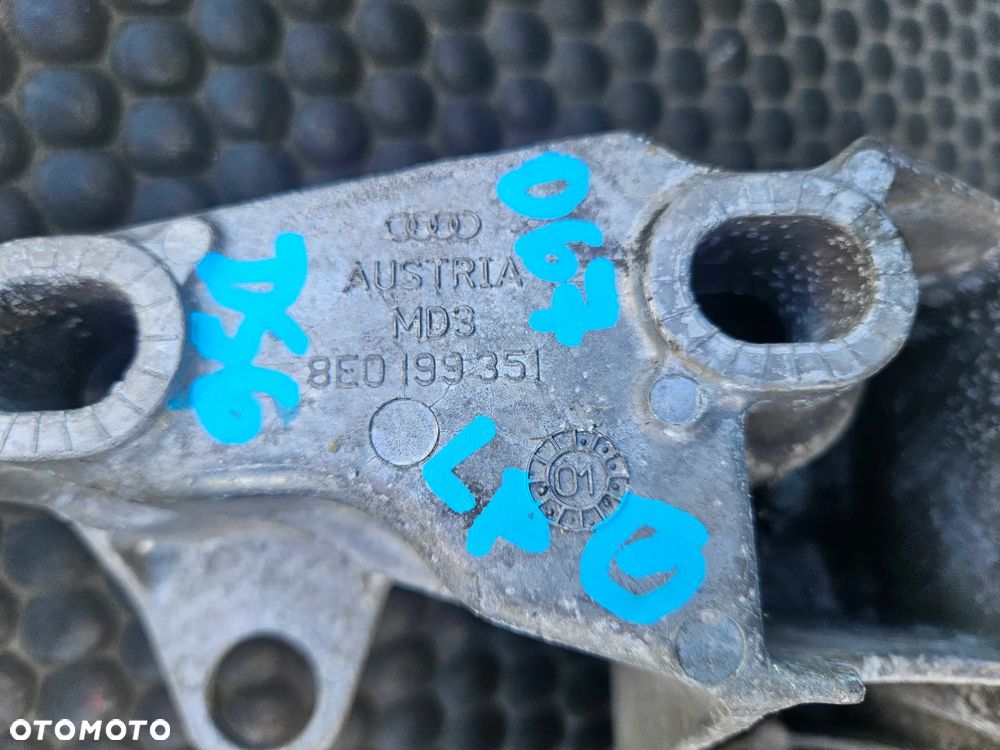Łapa Mocowanie 8E0199351 8E0199352 Wspornik Silnika Podpora Poduszki Drazka Audi A4 B6 B7 - 9