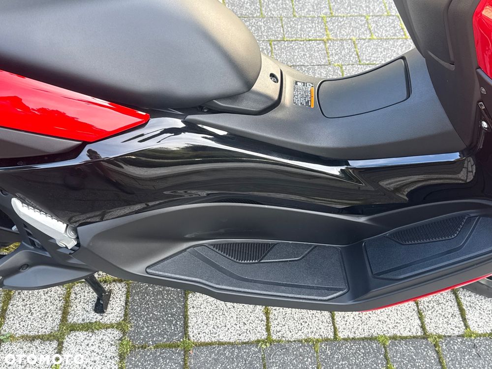 Yamaha NMAX - 9
