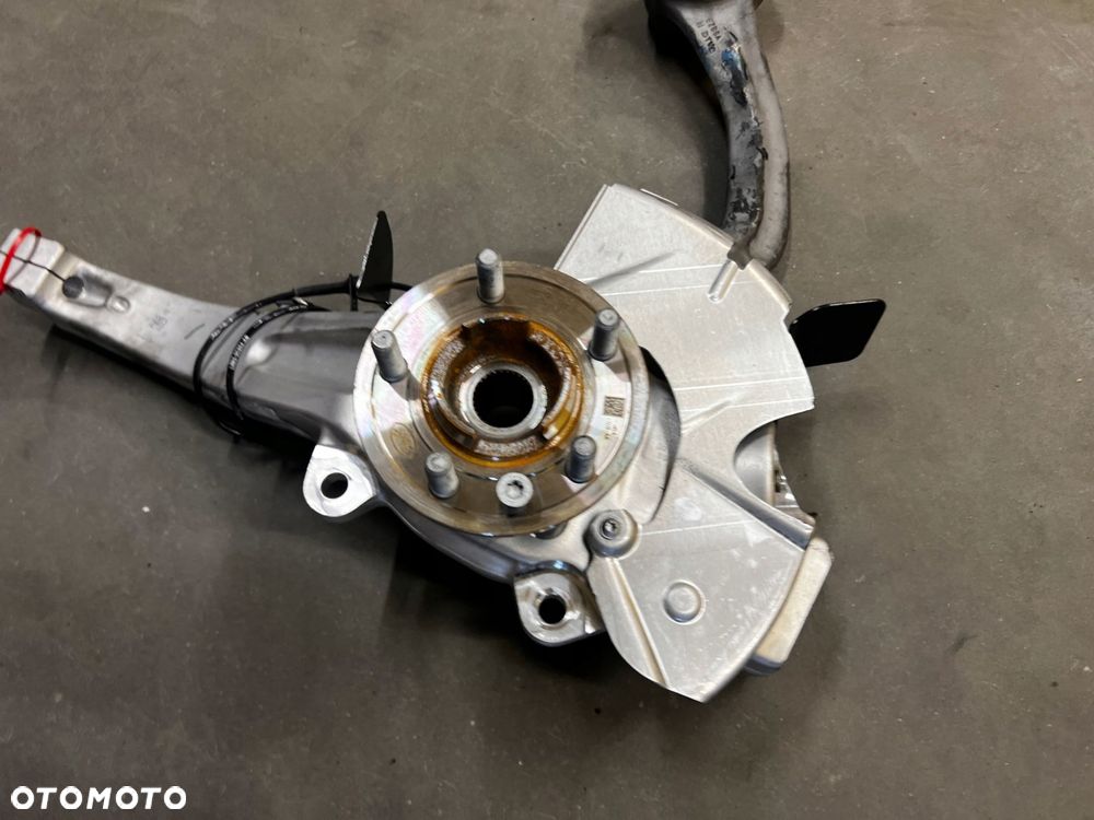 ZWROTNICA PIASTA CZUJNIK ABS PRZÓD PRAWY LAND ROVER DEFENDER II L663 - 2