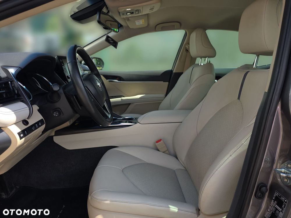Toyota Camry 2.5 Hybrid Executive CVT - 15