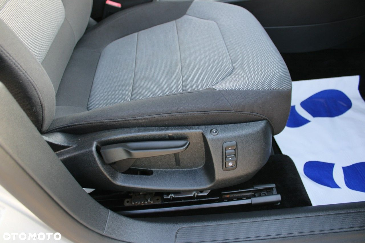 Volkswagen Passat - 32