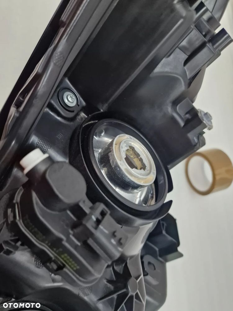 TOYOTA AYGO X 22- PRAWA LAMPA PRZEDNIA PRZÓD , NR KOITO 0H-31 , NR AUKCJI LPP8 - 17