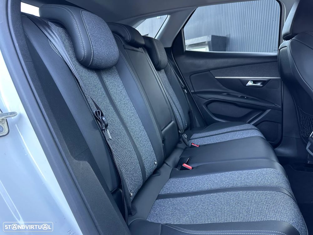 Peugeot 3008 PureTech 130 Stop & Start GPF Allure - 21