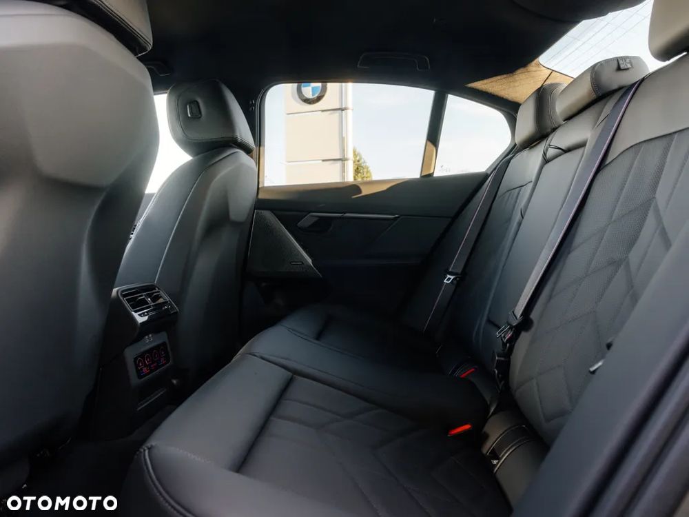 BMW Seria 5 520d xDrive - 13