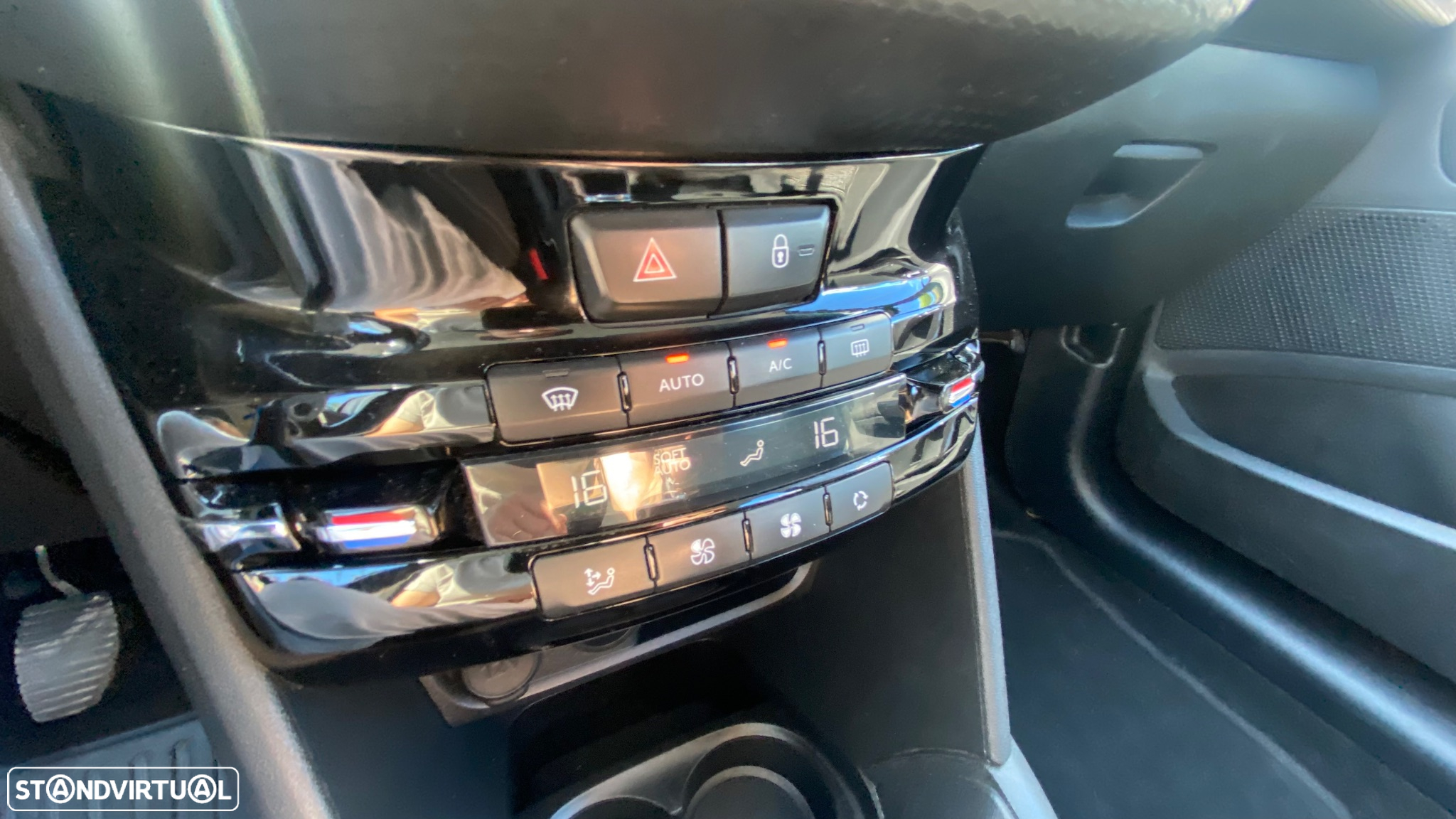 Peugeot 208 1.2 PureTech Allure - 47