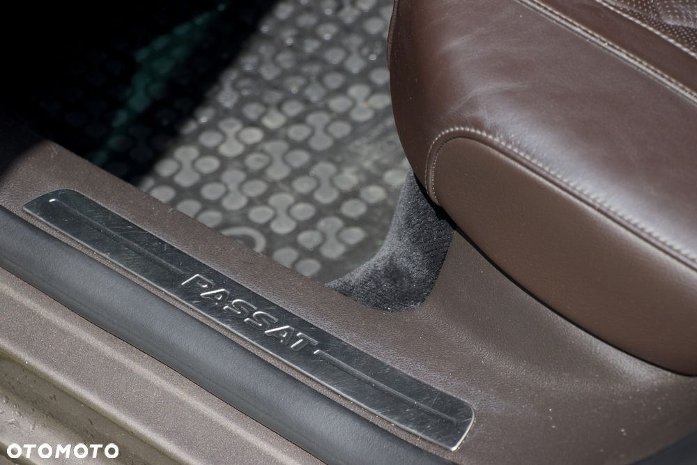 Volkswagen Passat Variant 2.0 TDI DSG BlueMotion Technology Exclusive - 17