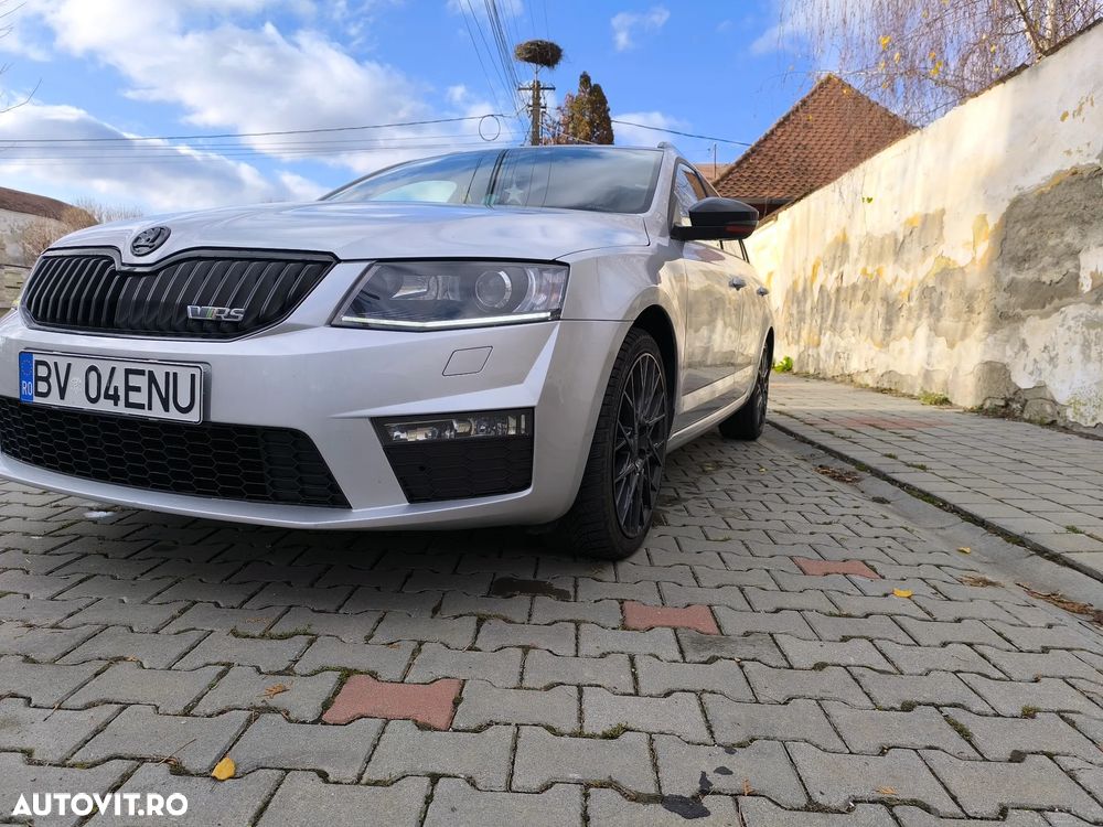 Skoda Octavia Combi 2.0 TDI DSG RS - 2