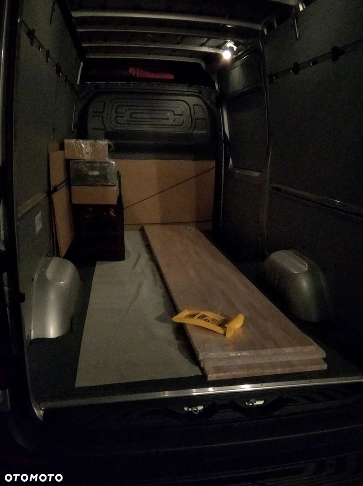 Mercedes-Benz Sprinter - 12