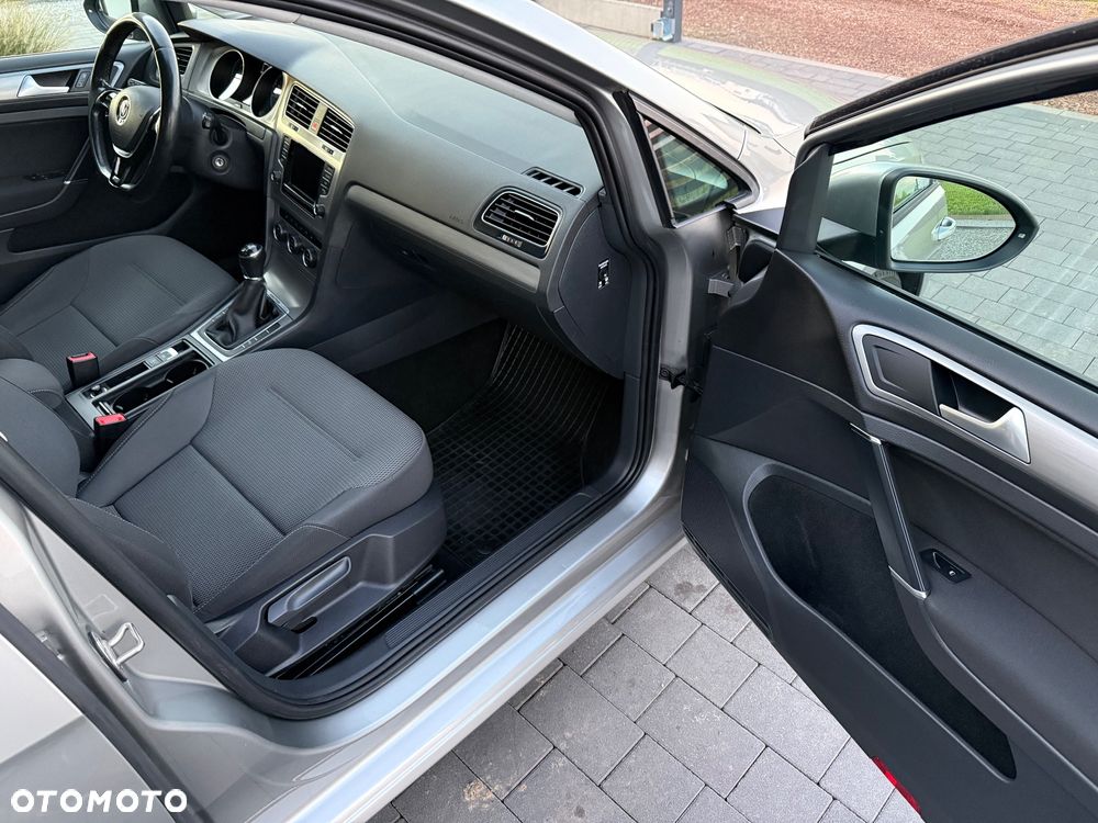 Volkswagen Golf - 25