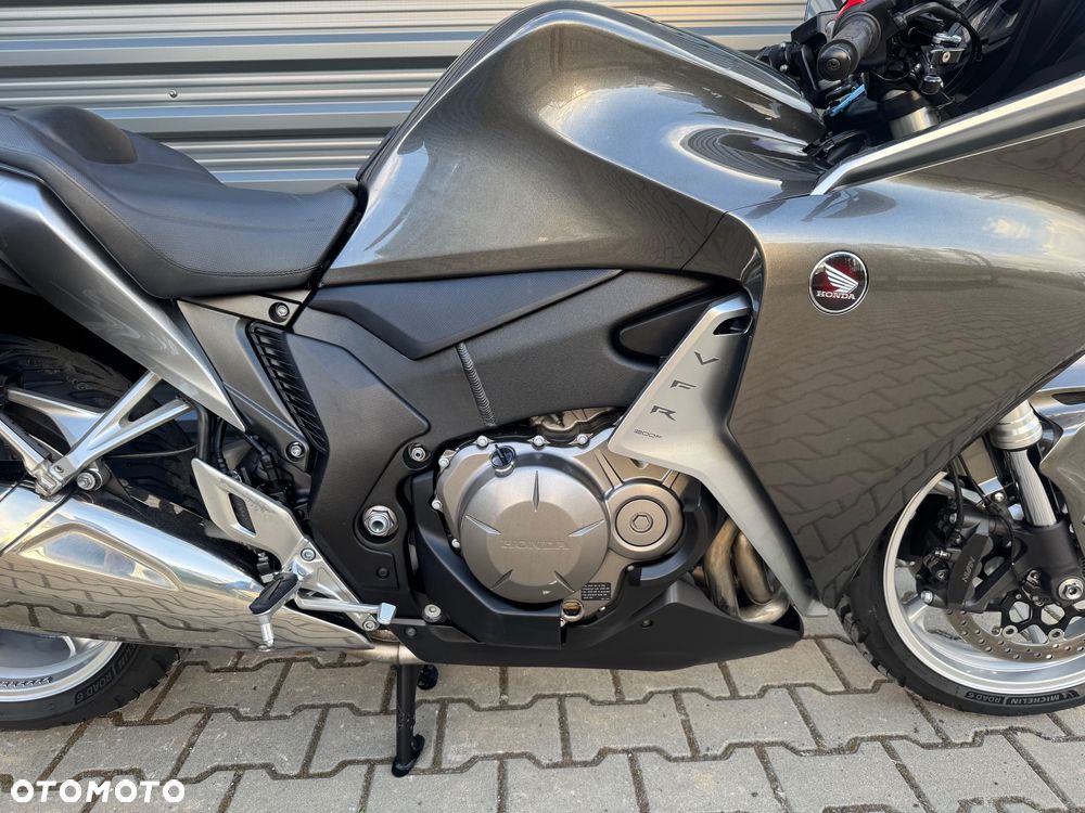 Honda VFR - 15