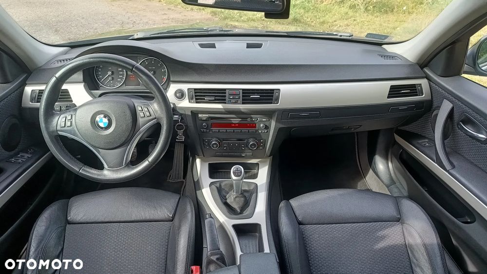 BMW Seria 3 320i - 15