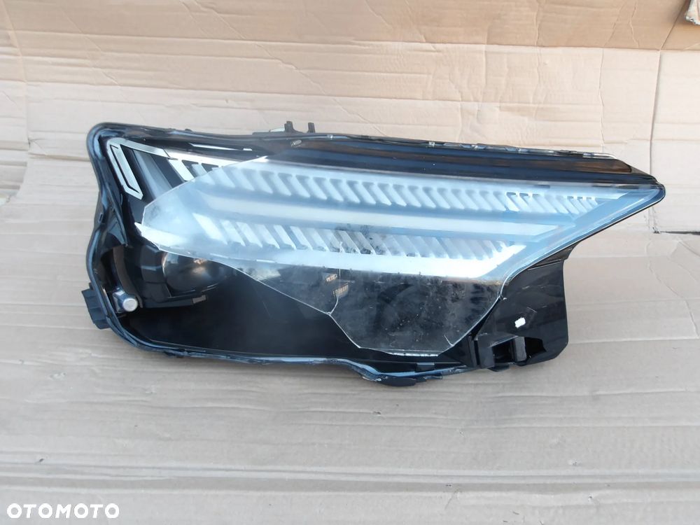 LAMPA PRAWY PRZOD FULL LED MATRIX AUDI Q4 E TRON 89A941036 - 1