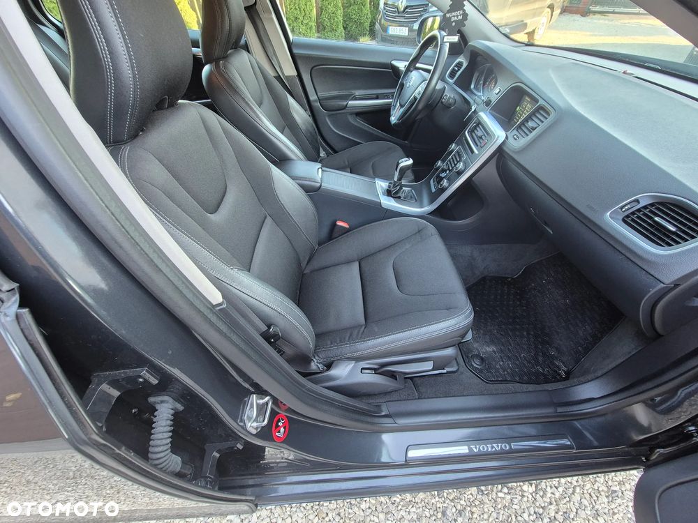 Volvo V60 D2 Drive-E Momentum - 16