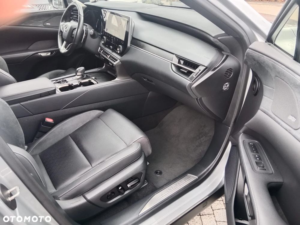 Lexus RX 450h+ Omotenashi - 33