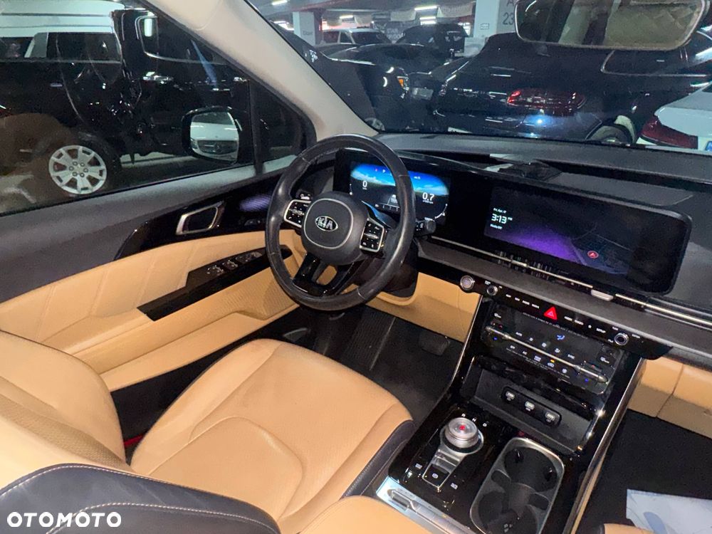 Kia Carnival - 17